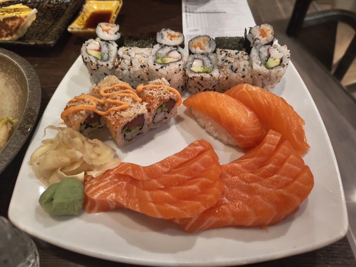 Sushi Eatery-3
